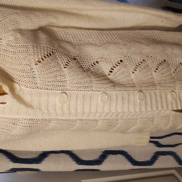 Old Navy White Med Sweater - Picture 2 of 10